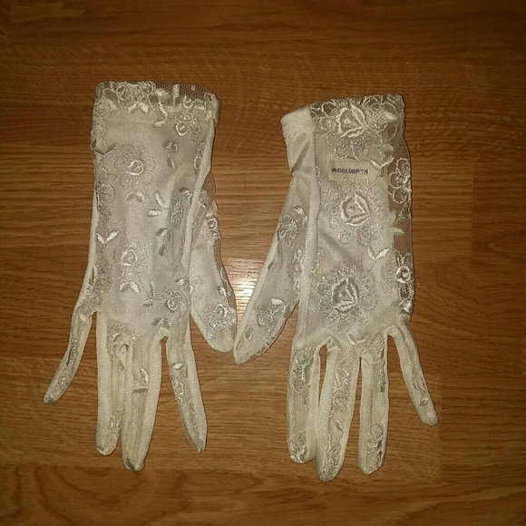 Nordstrom Accessories - Lace gloves